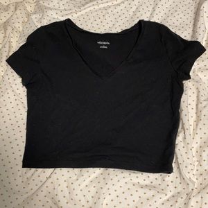 cropped black v neck tee!